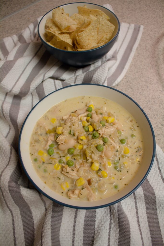 This southwestern take on white chicken chili is hearty and warms you up from the inside out! | Teaspoon of Nose
