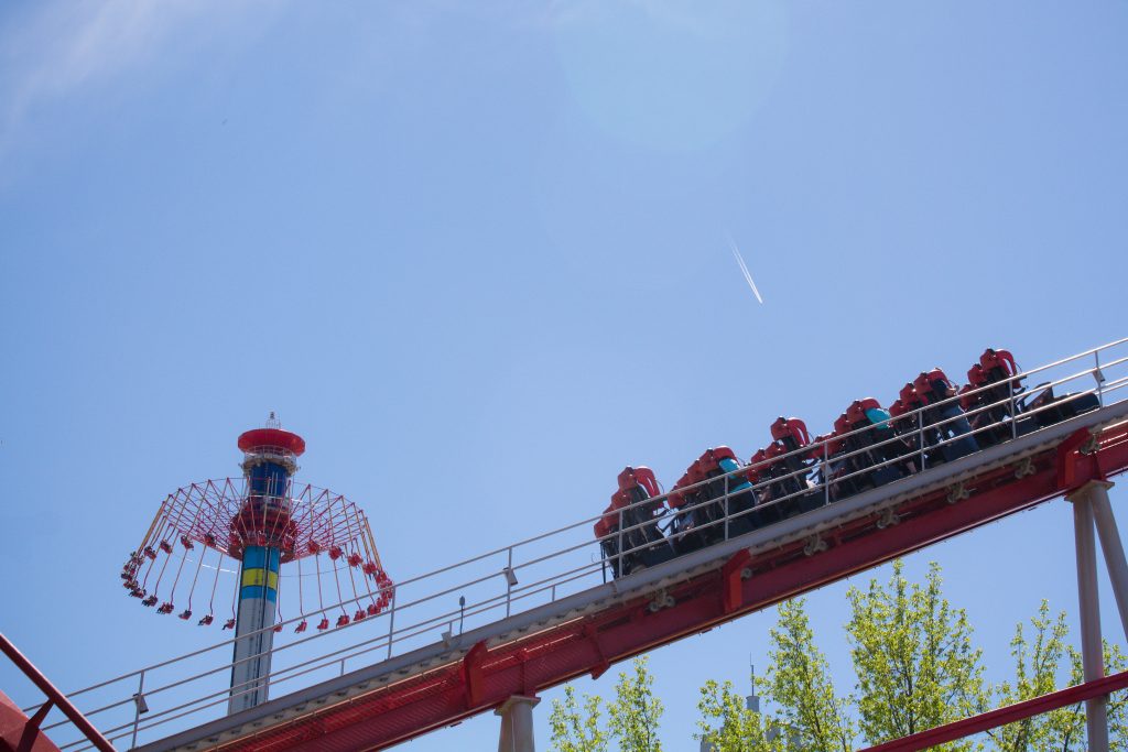 Carowinds has roller coasters, rides, and fun for all ages! | Teaspoon of Nose