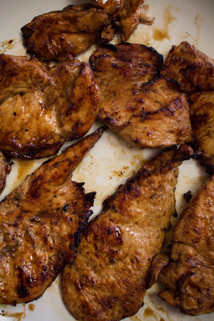 This marinated chicken is seriously one of the best chicken recipes I've ever had! | Teaspoon of Nose