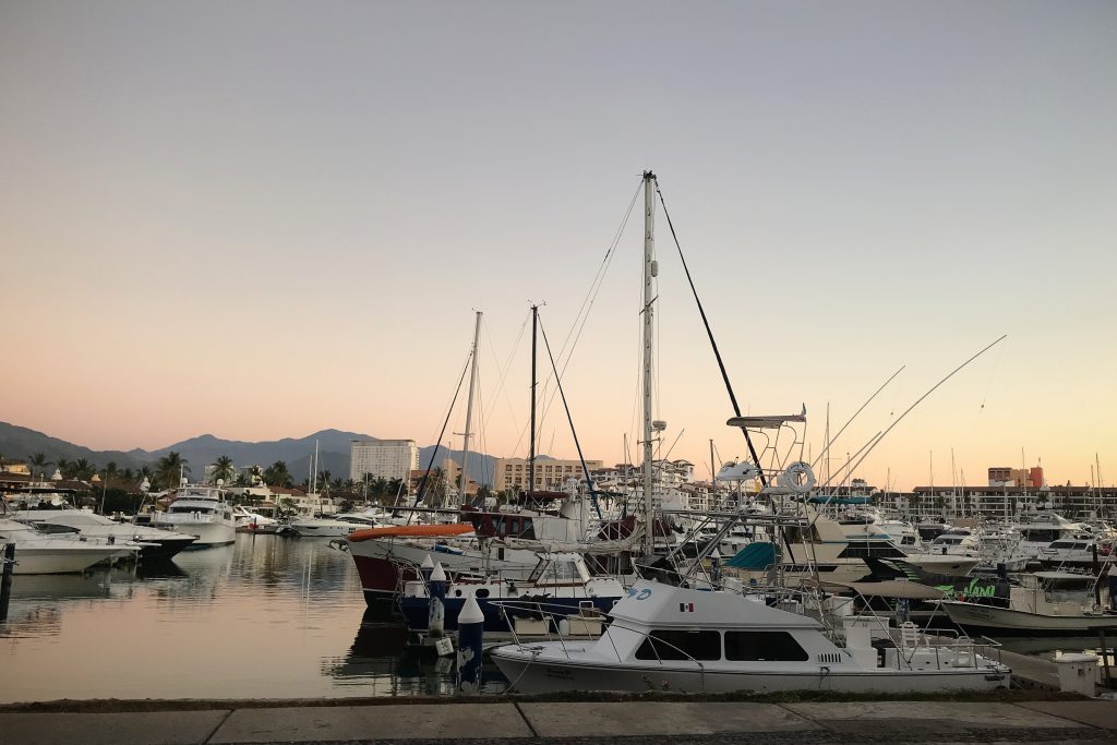 Puerto Vallarta makes for the perfect Mexican vacation spot: plenty to do, beautiful scenery, and the space to relax with a fruity drink! Here's why you should DEFINITELY check out Puerto Vallarta for your next Mexican vacation! | Teaspoon of Nose 