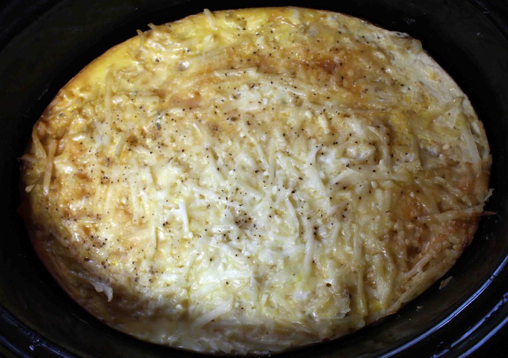 Looking for a fantastic breakfast crockpot to feed a crowd? This egg hashbrown dish is your winner! | Teaspoon of Nose