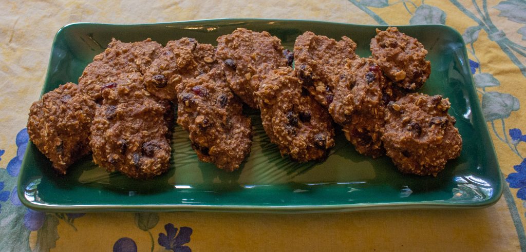 These banana breakfast cookies are a fantastic alternative to sugar-laden cereal bars for breakfast, but are just as tasty! | Teaspoon of Nose