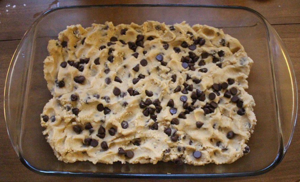 Chocolate Chip Cookie Bars have got to be the ultimate comfort food! | Teaspoon of Nose