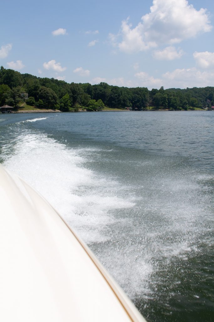 Smith Mountain Lake makes for the perfect summer weekend getaway in Virginia! | Teaspoon of Nose
