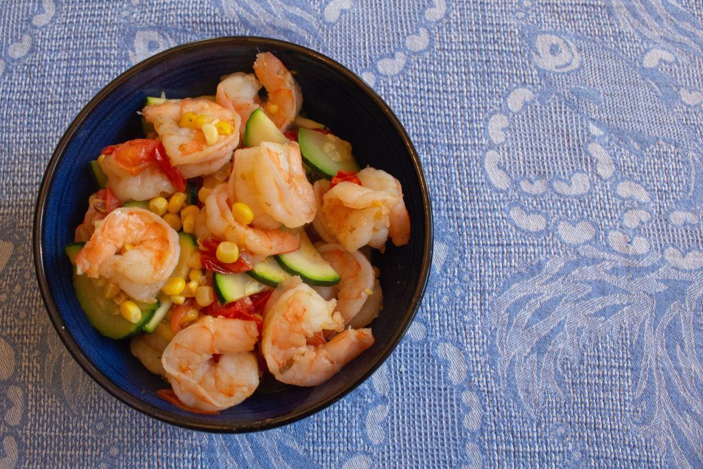 With shrimp, corn, zucchini and corn, this summer shrimp stir fry is the most summertime dish ever! | Teaspoon of Nose