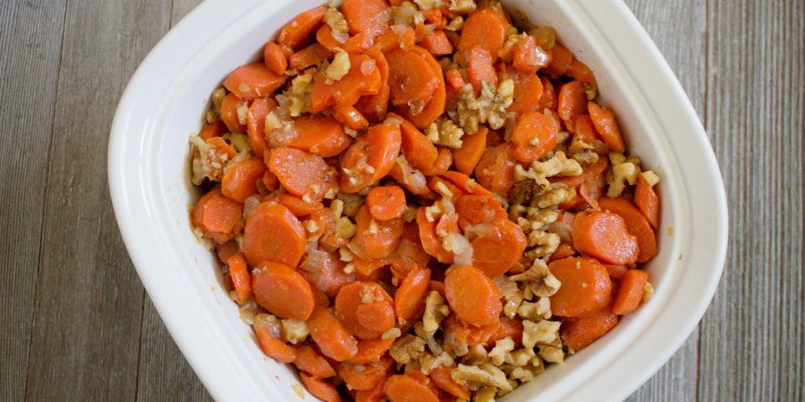 Need some inspiration for your Thanksgiving meal? Try these quick glazed carrots with walnuts! | Teaspoon of Nose