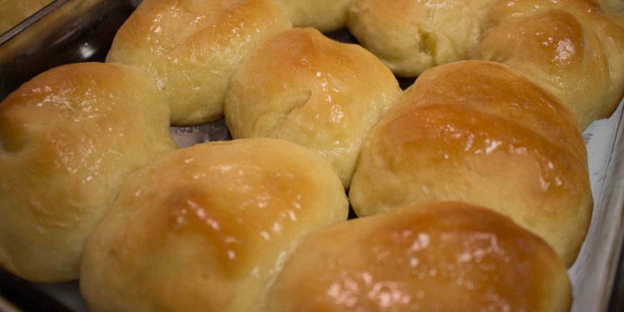 Honey butter dinner rolls - what more could you want? | Teaspoon of Nose