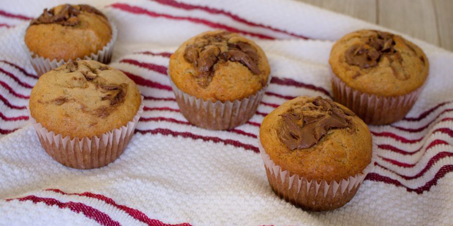 These banana nutella muffins are easy to make and delicious for breakfast or bite to make your sweet tooth happy! | Teaspoon of Nose