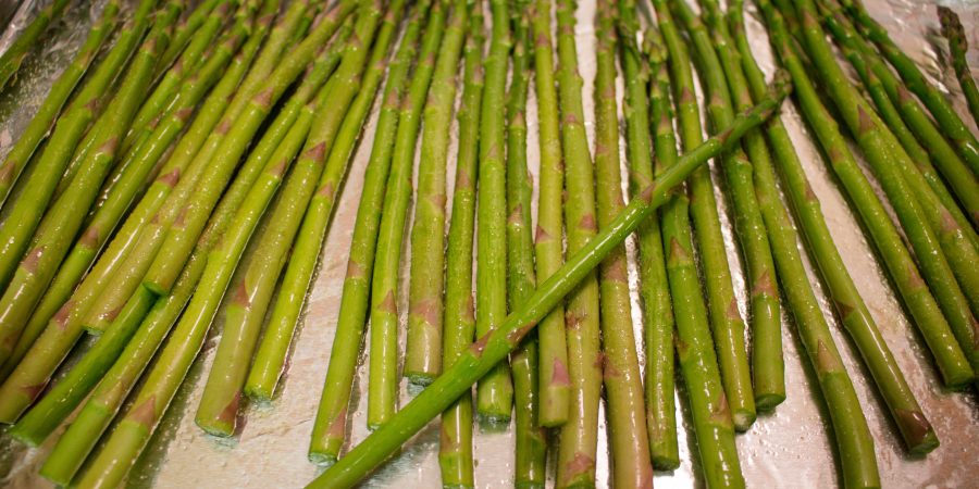 Classic roasted asparagus is the perfect side dish for any meal! | Teaspoon of Nose