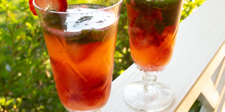 Strawberry mojitos make the perfect cocktail for the fourth of July!!! | Teaspoon of Nose