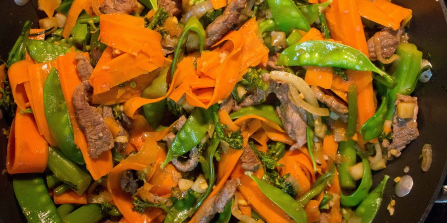 Hoisin beef stir-fry makes a great veggie-packed dinner with great smoky spiced flavor! | Teaspoon of Nose