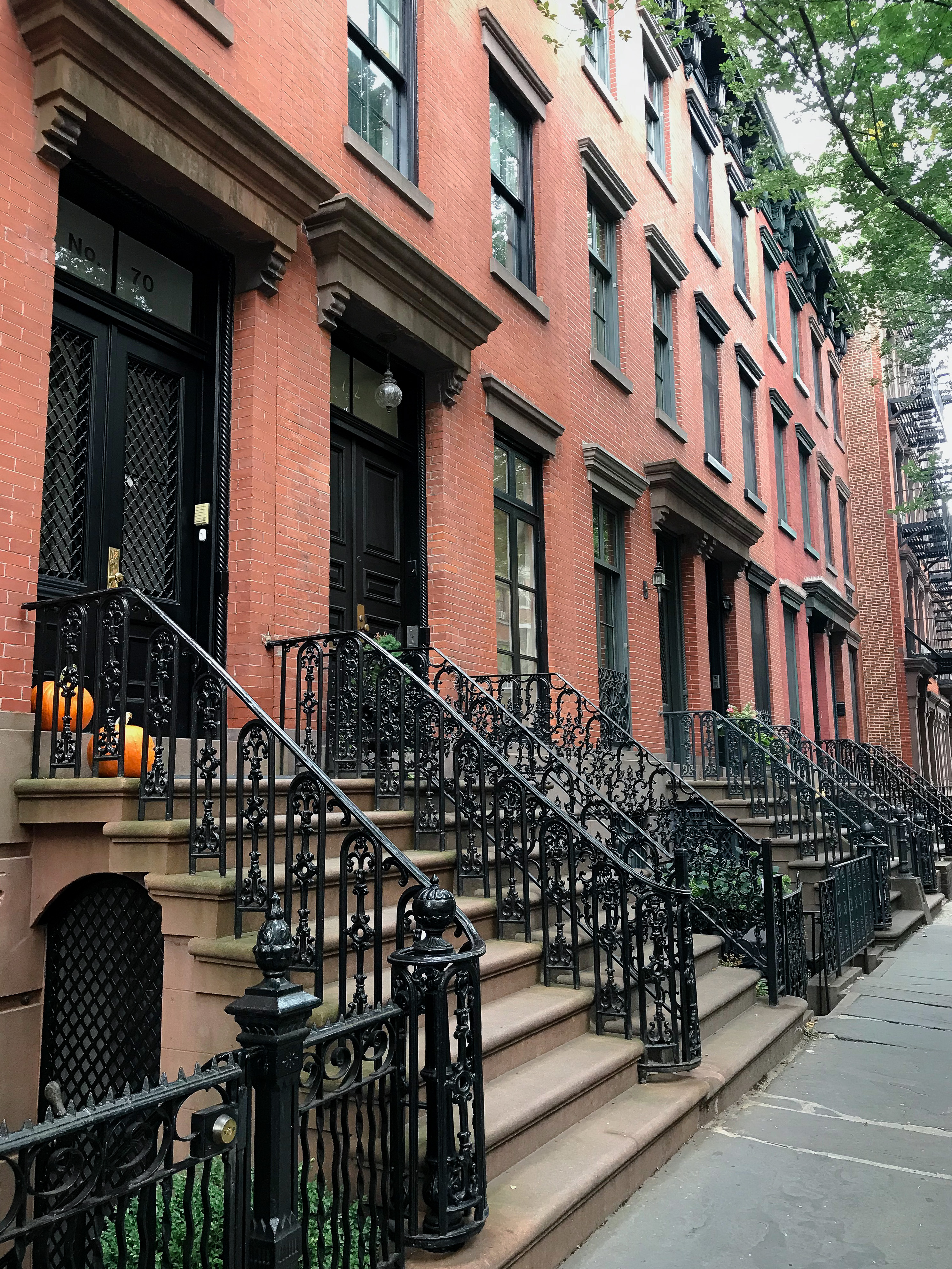 If you're looking for a more "local" feel for New York City, you should 100% check out the West Village! All the local vibes with cheaper accommodation and so much fun! | Teaspoon of Nose