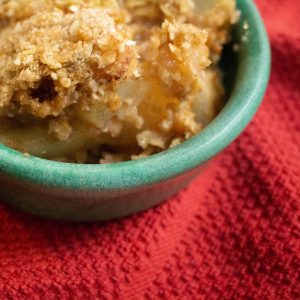 Pear crisp is one of those perfect desserts that has that warmed spiced taste of the holidays without calling for too much effort! | Teaspoon of Nose
