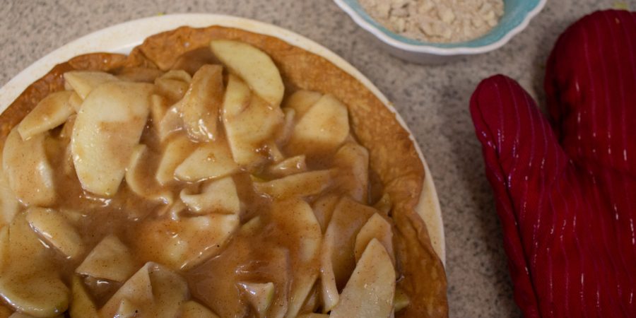 Streusel Caramel Apple Pie has everything you want in an apple pie, but kicks it up a notch with more oozy goodness inside and a sweet streusel topping! | Teaspoon of Nose