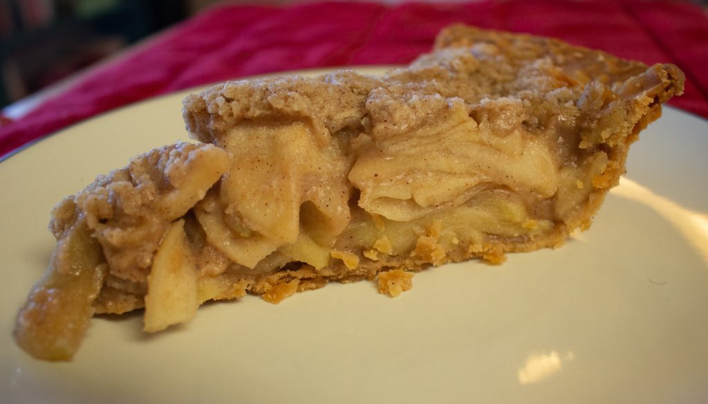 Streusel Caramel Apple Pie has everything you want in an apple pie, but kicks it up a notch with more oozy goodness inside and a sweet streusel topping! | Teaspoon of Nose