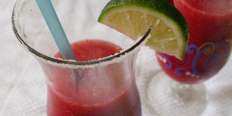Frozen strawberry margaritas make for the perfect little pick me up on a hot day. Want to sit outside with a book? Got a friend coming over last minute? Headed for a day at the lake/pool/beach? These are just what you need.