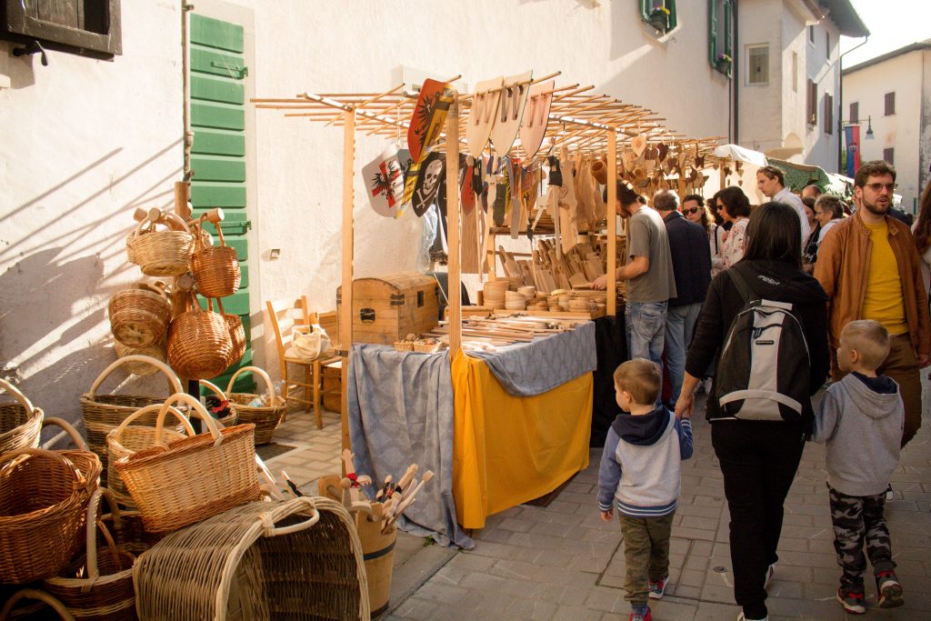 The Venzone Pumpkin Festival is the best place to spend a crisp October weekend in Italy! Venzone combines pumpkin fun with a medieval festival!