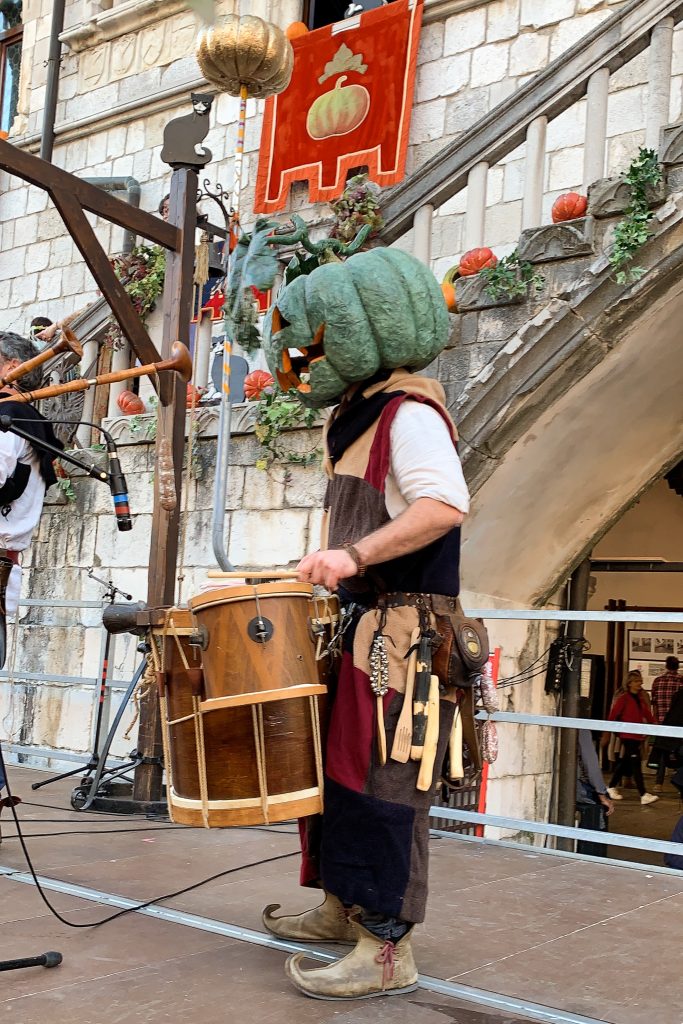 The Venzone Pumpkin Festival is the best place to spend a crisp October weekend in Italy! Venzone combines pumpkin fun with a medieval festival!