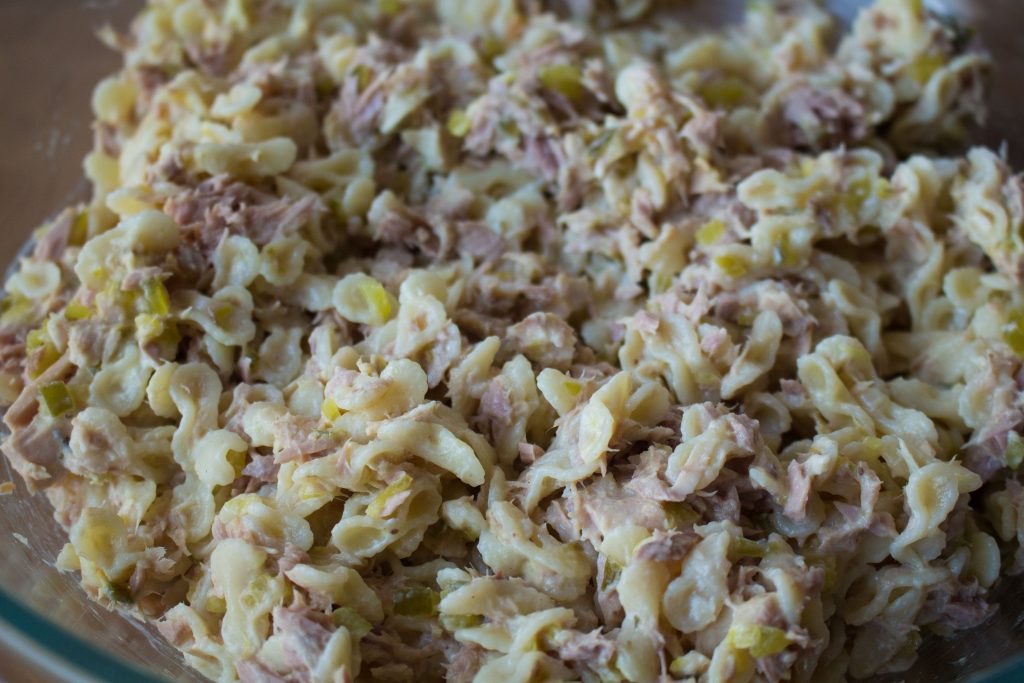 If you're trying to keep some options of pantry friendly lunches in mind, tuna pasta salad should be at the top of the list!