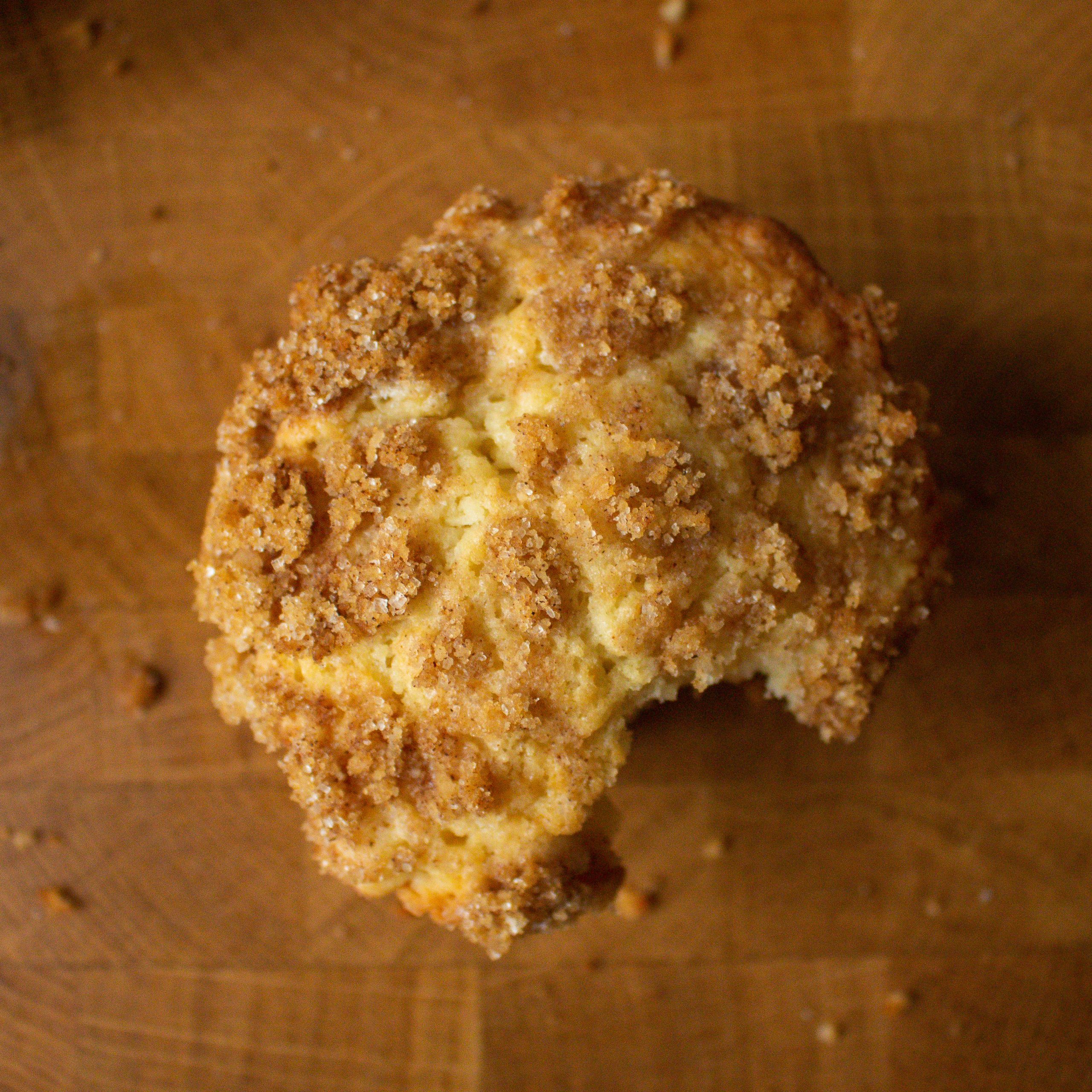 Apple muffins with streusel are the perfect dessert for breakfast! | Teaspoon of Nose
