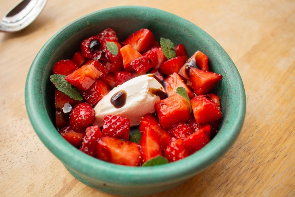 Balsamic strawberries with mascarpone makes a perfect springtime snack or dessert! Simple to toss together but with great spring flavors... | Teaspoon of Nose