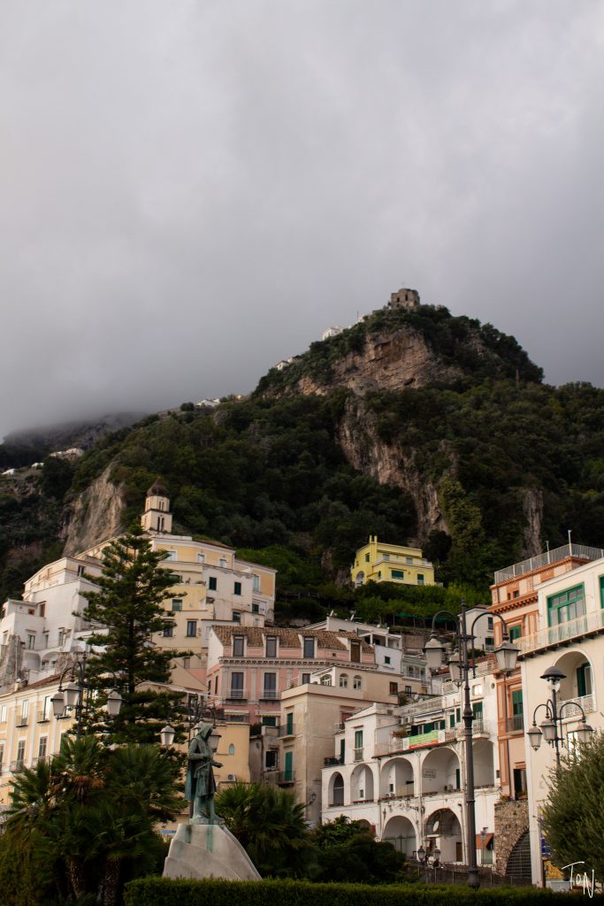 There are a few iconic sights in the town of Amalfi that you should see! Here's how to do Amalfi in an afternoon, including the cathedral & secret elevator!