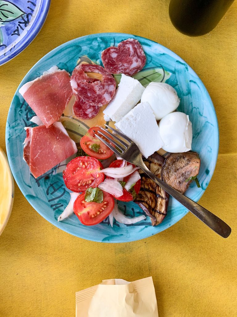 When you head to the Amalfi Coast, you're going to eat well. Here are my favorite Positano restaurants!