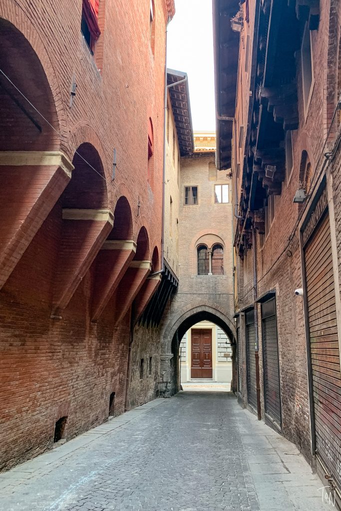 In between fabulous meals, there's plenty to see and do in Bologna! Here's what you need to know to plan your trip to Bologna.
