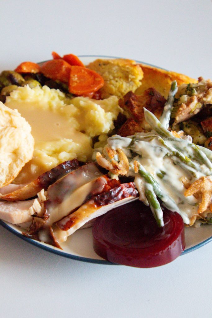 This thanksgiving turkey gravy is so easy to make with the leftovers from your roast turkey!