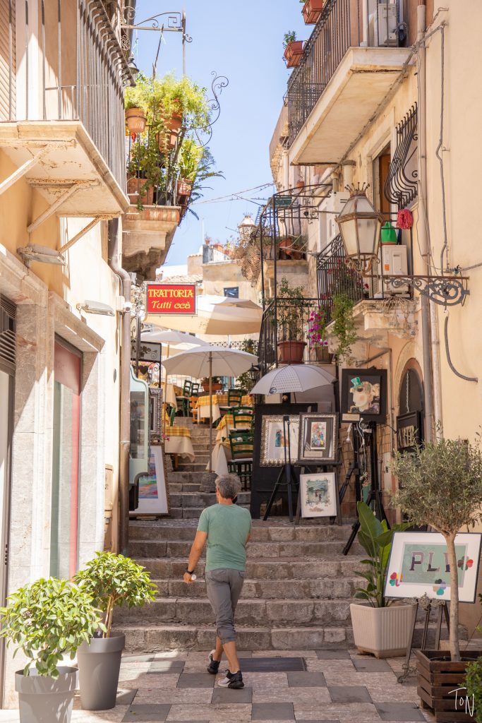 Taormina may be the most popular beach town in Sicily for Italians for good reason! Here's how to plan your time in the city! | Teaspoon of Nose