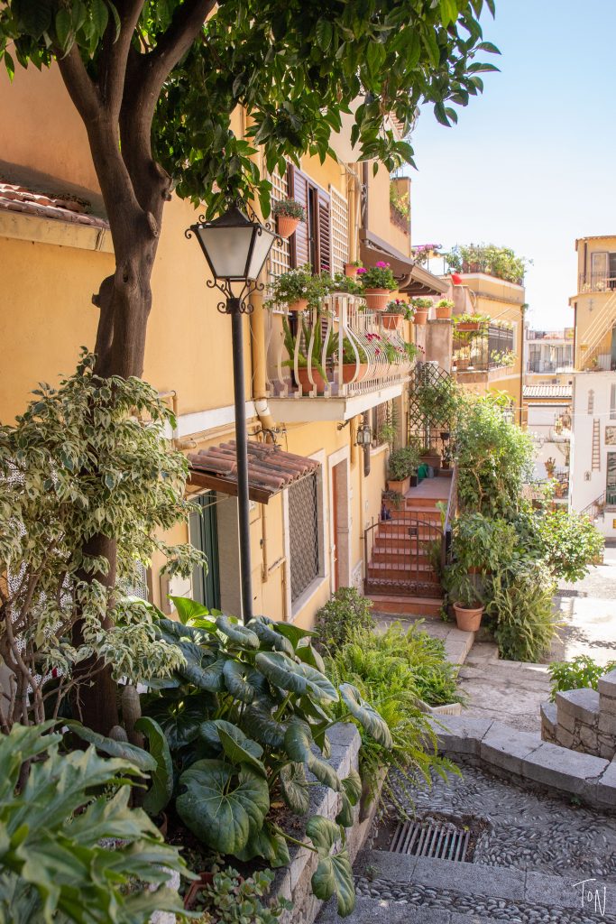 Taormina may be the most popular beach town in Sicily for Italians for good reason! Here's how to plan your time in the city! | Teaspoon of Nose