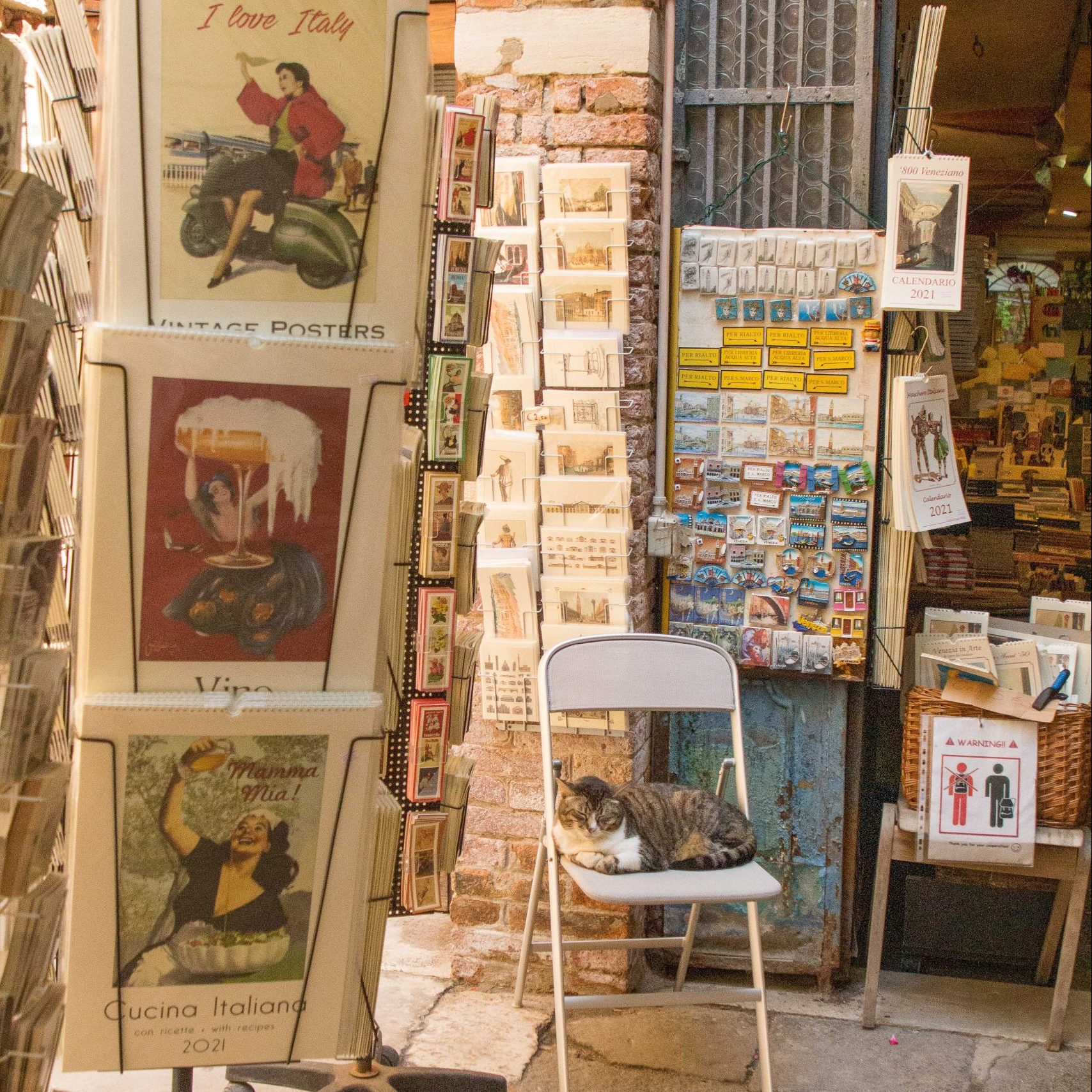 THe best shops in Venice - where to buy authenic, handmade souvenirs! 