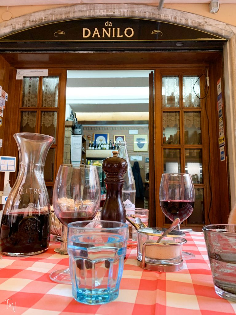 Everything you want to have the perfect foodie vacation in Modena! If you want to eat well on vacation, Modena is a dream! | Teaspoon of Nose